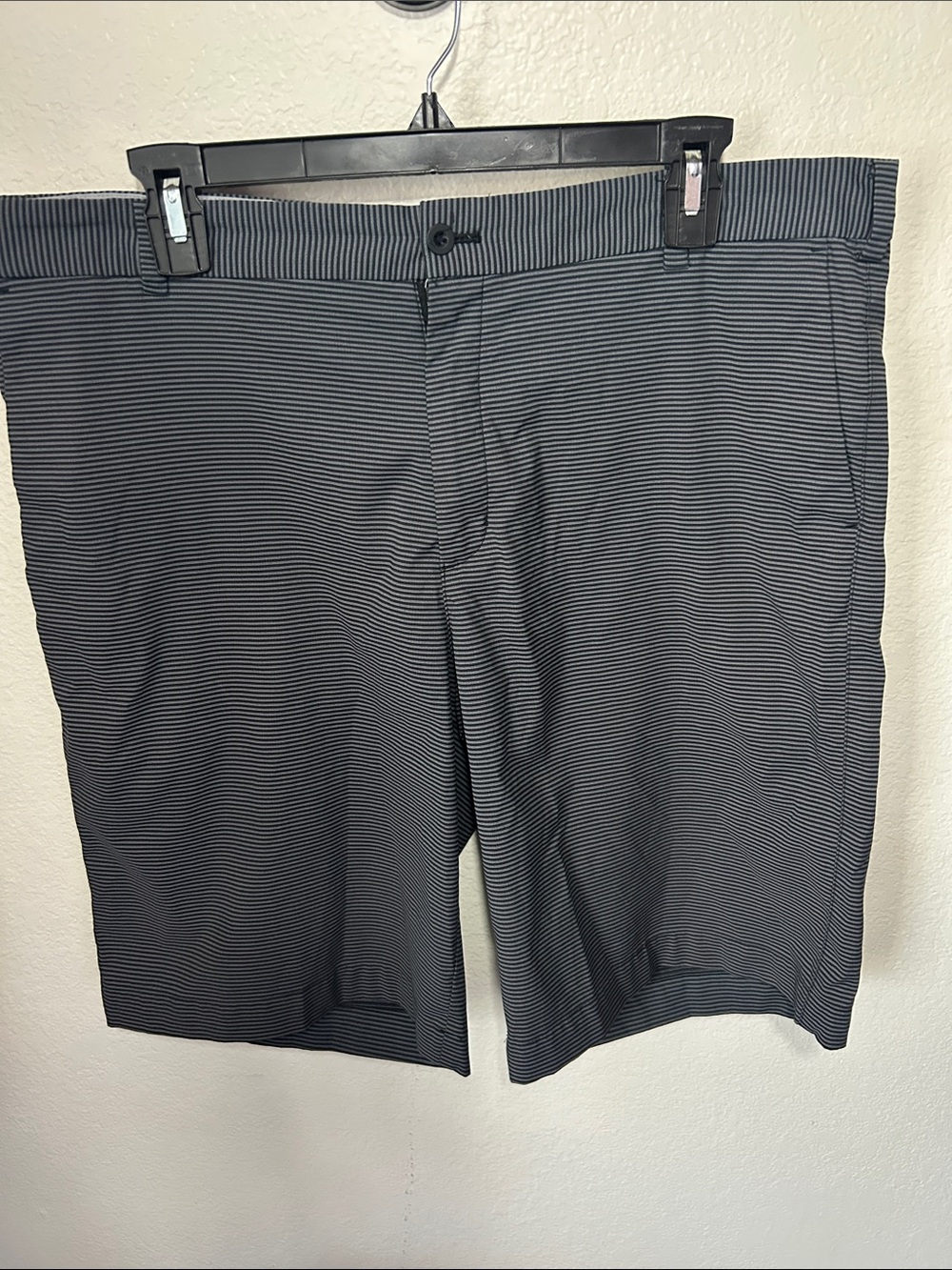Men's Nike Golf Tour Performance Dri-FIT Shorts in a Striped Gray Color. Size 36